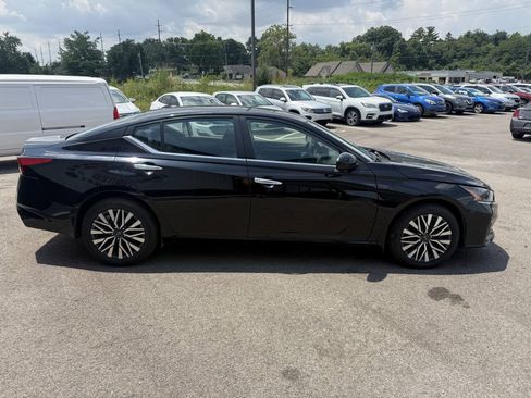 Used 2023 Nissan Altima 2.5 SV w/ SV Premium Package AWD/4WD image 6