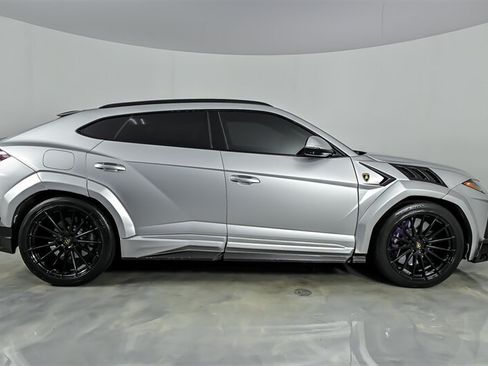 Used 2022 Lamborghini Urus AWD/4WD image 12