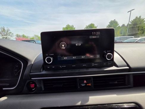 Used 2023 Honda Pilot LX image 6