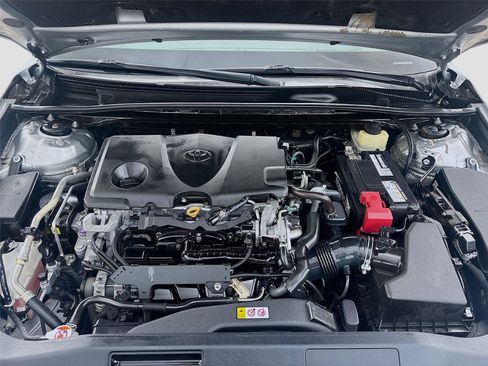 Used 2018 Toyota Camry XLE image 33