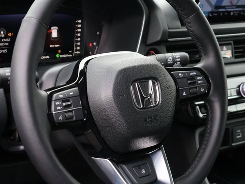 Certified 2025 Honda Pilot Elite image 19