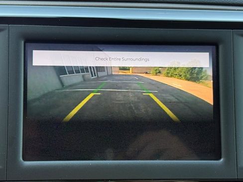 Used 2022 Chrysler Voyager LX FWD image 36