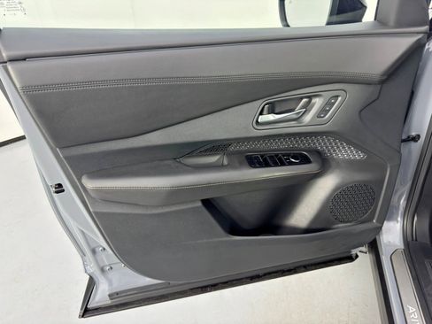 Used 2024 Nissan Ariya AWD image 39