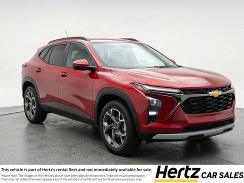 Used 2025 Chevrolet Trax LT image 1