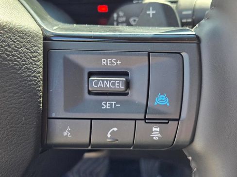 Used 2025 Nissan Rogue SL AWD/4WD image 18