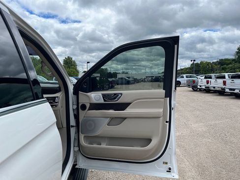 Used 2020 Lincoln Navigator Reserve w/ Luxury Package AWD/4WD image 36