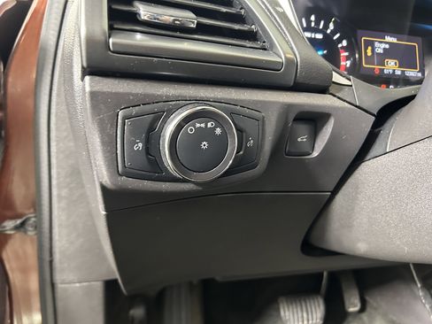 Used 2015 Ford Fusion SE FWD image 11