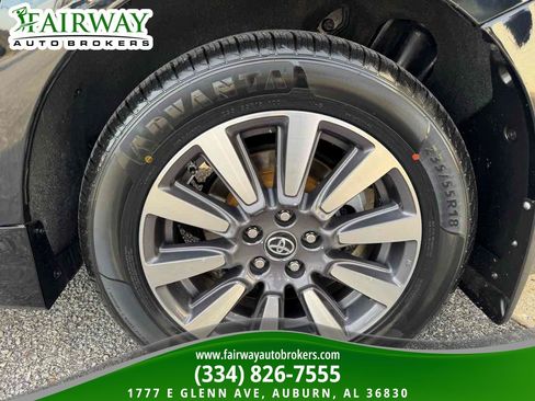 Used 2020 Toyota Sienna Limited Premium w/ Carpet Mat Package AWD/4WD image 34