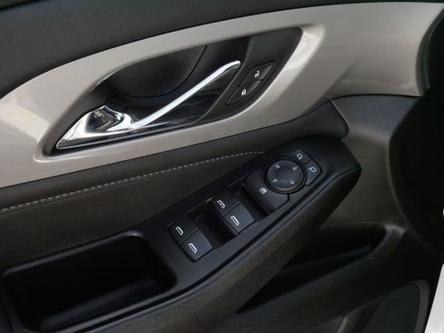 Used 2023 Chevrolet Traverse LT FWD image 19