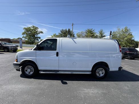 Used 2018 Chevrolet Express 2500 w/ Driver Convenience Package RWD image 4