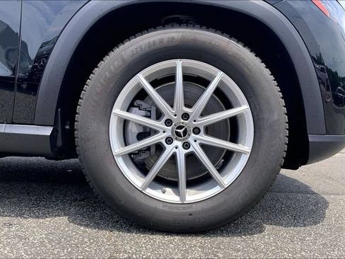 Certified 2025 Mercedes-Benz GLE 450 4MATIC image 9