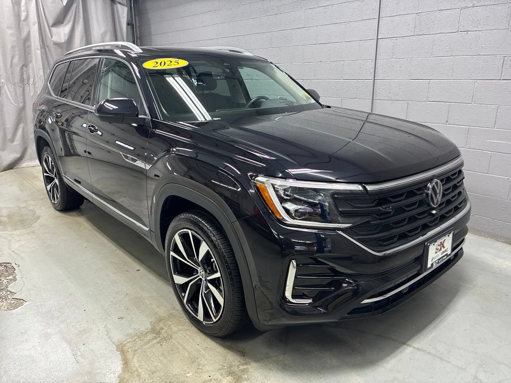 Used 2025 Volkswagen Atlas SEL Premium R-Line AWD/4WD image 5