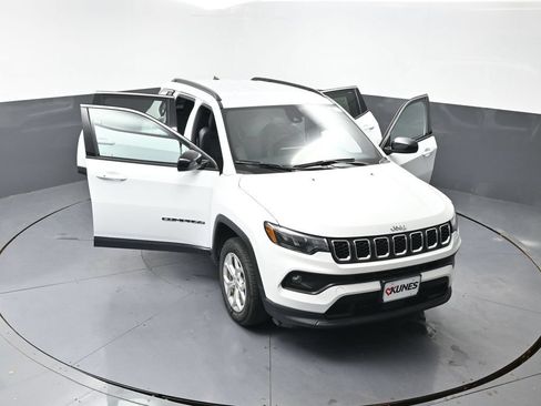 Used 2024 Jeep Compass Latitude AWD/4WD image 59