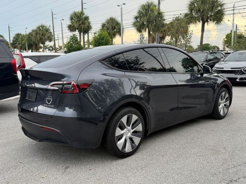 Used 2024 Tesla Model Y Long Range AWD/4WD image 7