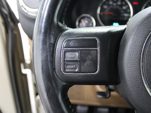 Used 2018 Jeep Wrangler Unlimited Sahara image 7