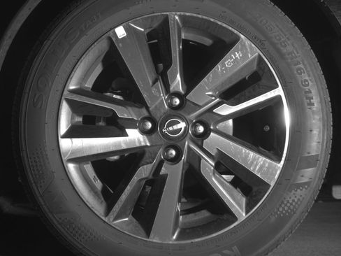 Used 2025 Nissan Versa SV image 12