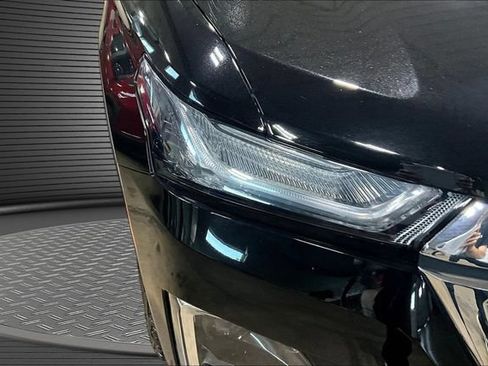 Used 2023 Chevrolet Traverse LT FWD image 32