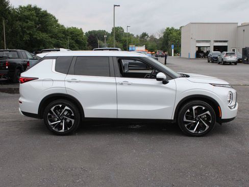 Used 2024 Mitsubishi Outlander SE Black Edition AWD/4WD image 4