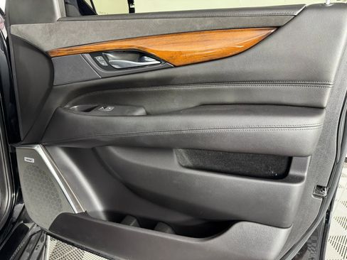 Used 2018 Cadillac Escalade Luxury w/ LPO, Radiant Package image 44