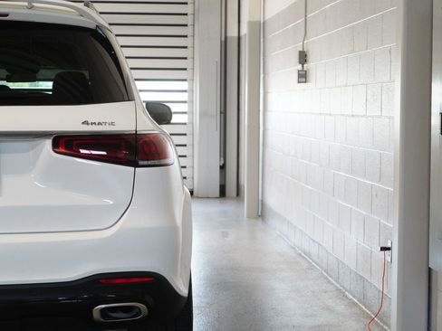 Used 2023 Mercedes-Benz GLS 580 4MATIC image 10