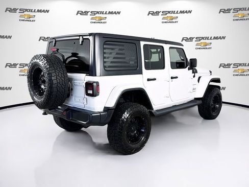 Used 2019 Jeep Wrangler Unlimited Sahara AWD/4WD image 7