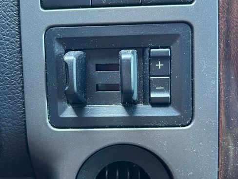 Used 2016 Ford Expedition Platinum RWD image 21
