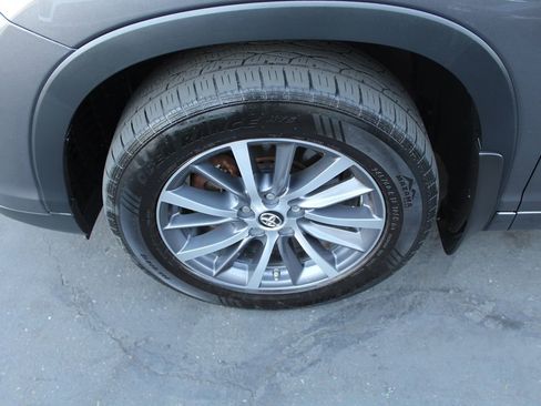 Used 2018 Toyota Highlander XLE image 11