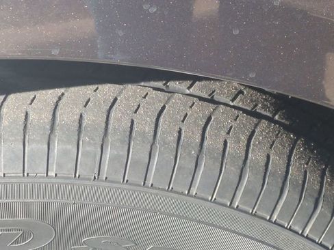 Used 2023 Chrysler Pacifica Touring-L image 23