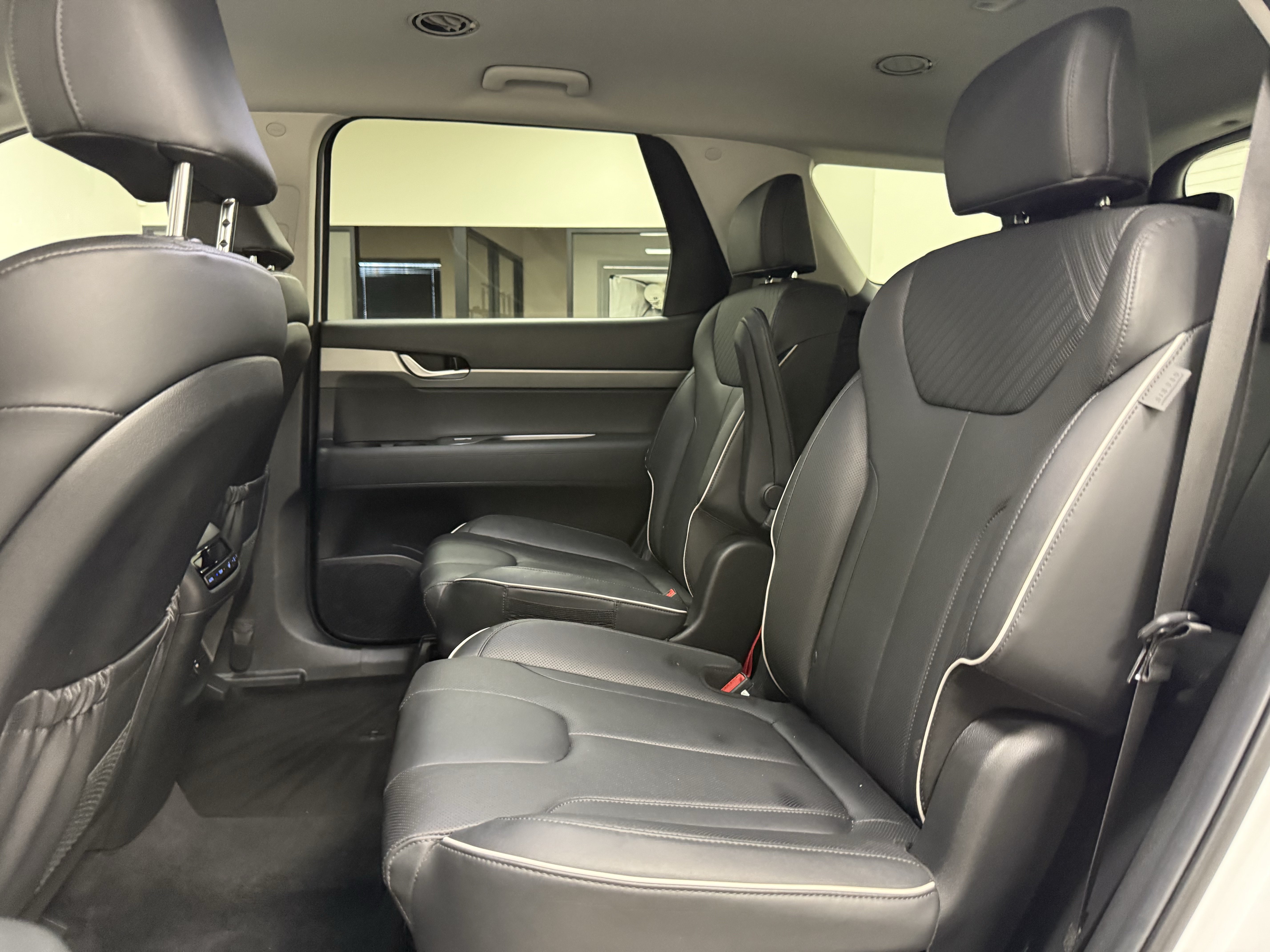 Used 2025 Hyundai Palisade SEL FWD image 15