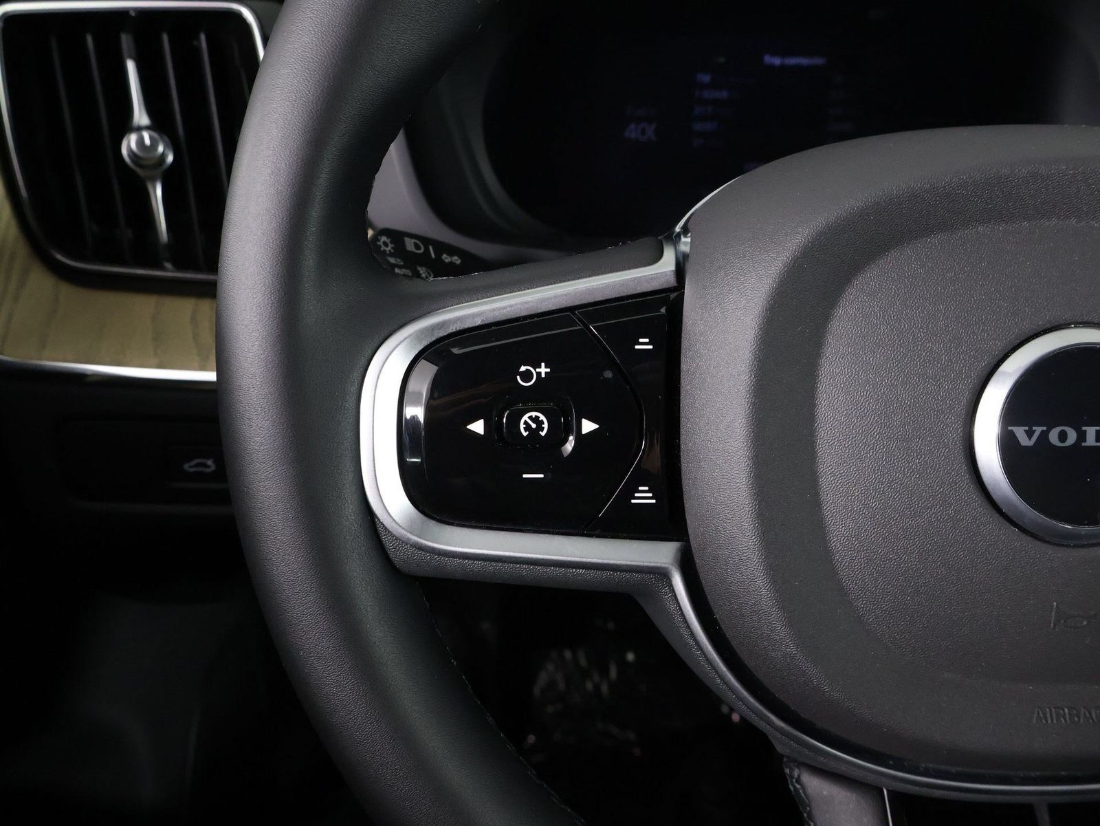 Certified 2026 Volvo XC60 B5 Plus w/ Protection Package Premier AWD/4WD image 10