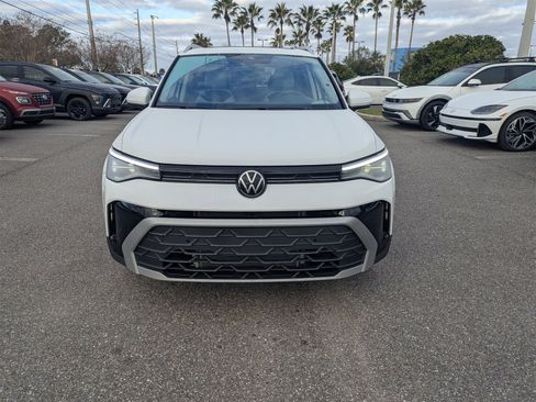 Used 2025 Volkswagen Taos SE w/ Panoramic Sunroof Package image 16