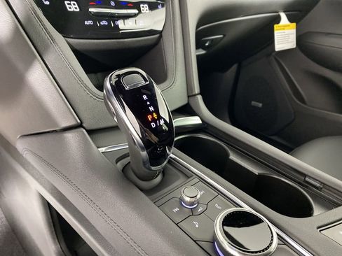 New 2025 Cadillac XT5 Luxury image 17