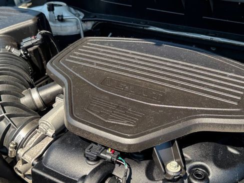 Used 2022 Cadillac XT6 Premium Luxury AWD/4WD image 39