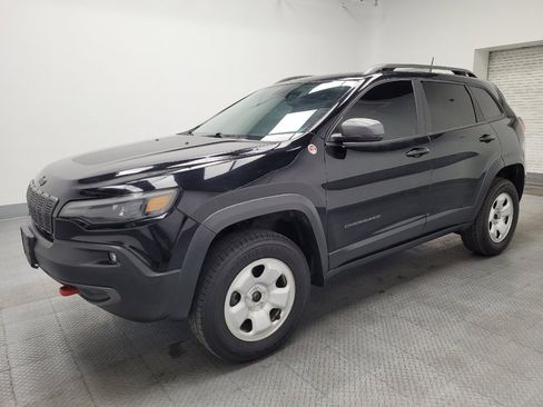 Used 2019 Jeep Cherokee Trailhawk image 2