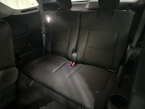 Used 2023 Ford Explorer XLT AWD/4WD image 15