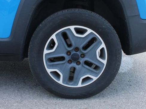 Used 2015 Jeep Renegade Trailhawk w/ Premium Leather Group AWD/4WD image 34