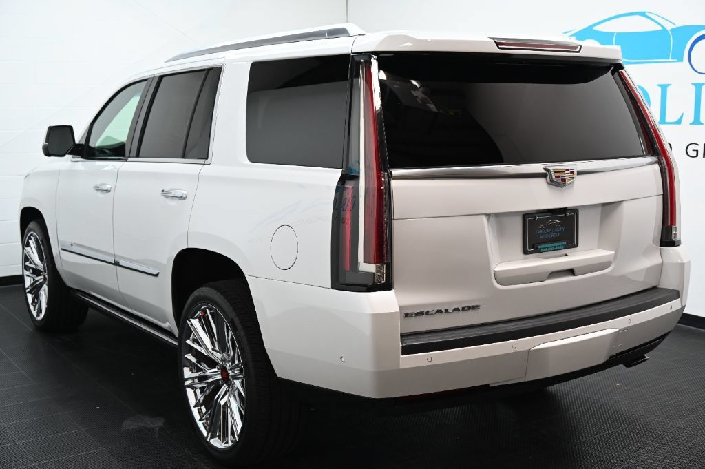 Used 2018 Cadillac Escalade Platinum AWD/4WD image 5