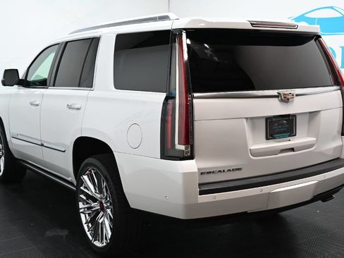 Used 2018 Cadillac Escalade Platinum AWD/4WD image 5