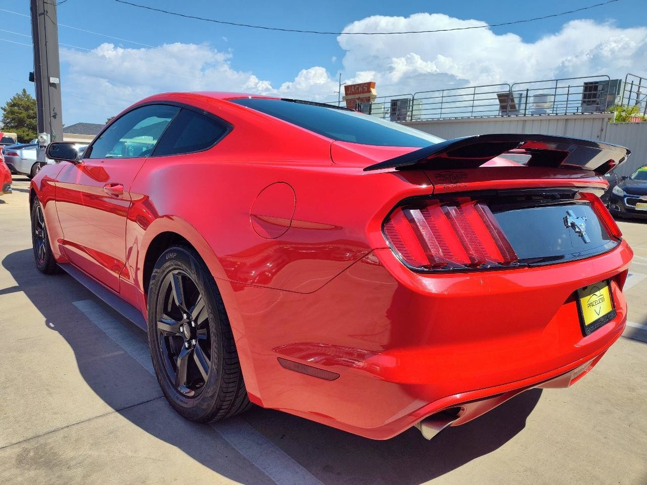 Used 2017 Ford Mustang Coupe RWD image 6