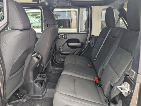 Used 2022 Jeep Wrangler Unlimited Sport AWD/4WD image 12