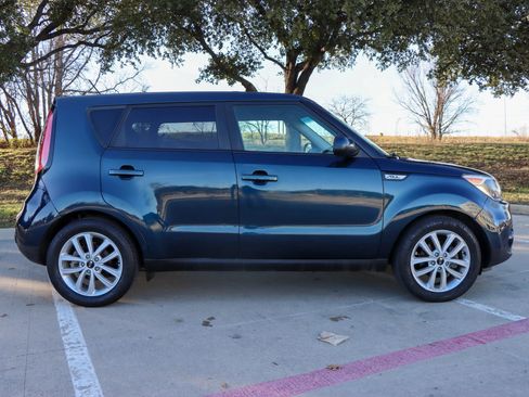 Used 2018 Kia Soul + image 8