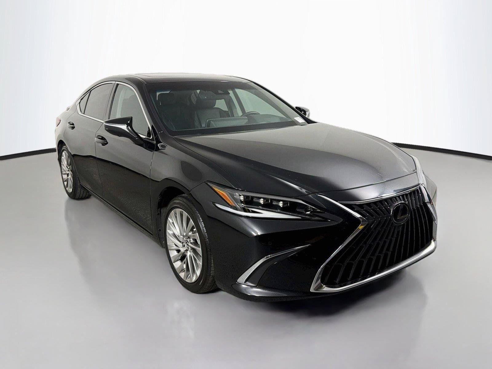 Used 2023 Lexus ES 300h Ultra Luxury w/ Accessory Package (Z2) FWD image 3