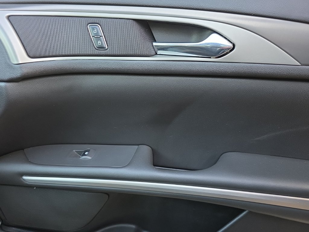 Used 2014 Lincoln MKZ AWD image 20