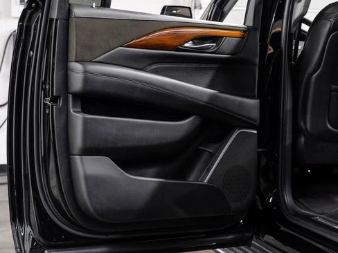 Used 2020 Cadillac Escalade ESV Luxury RWD image 52