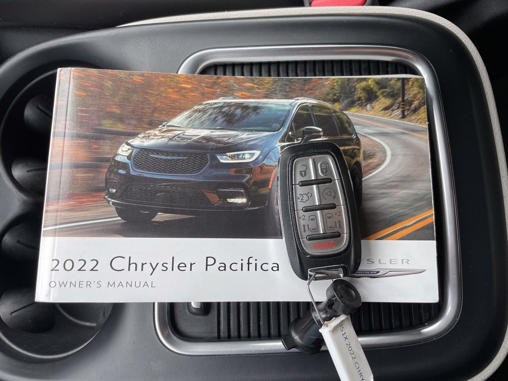 Used 2022 Chrysler Pacifica Touring-L FWD image 37