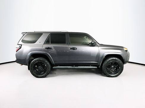 Used 2017 Toyota 4Runner SR5 AWD/4WD image 10