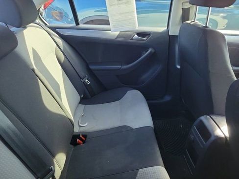 Used 2017 Volkswagen Jetta S FWD image 4