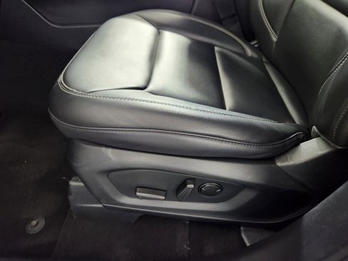 Used 2023 Ford Explorer XLT w/ Equipment Group 202A AWD/4WD image 13