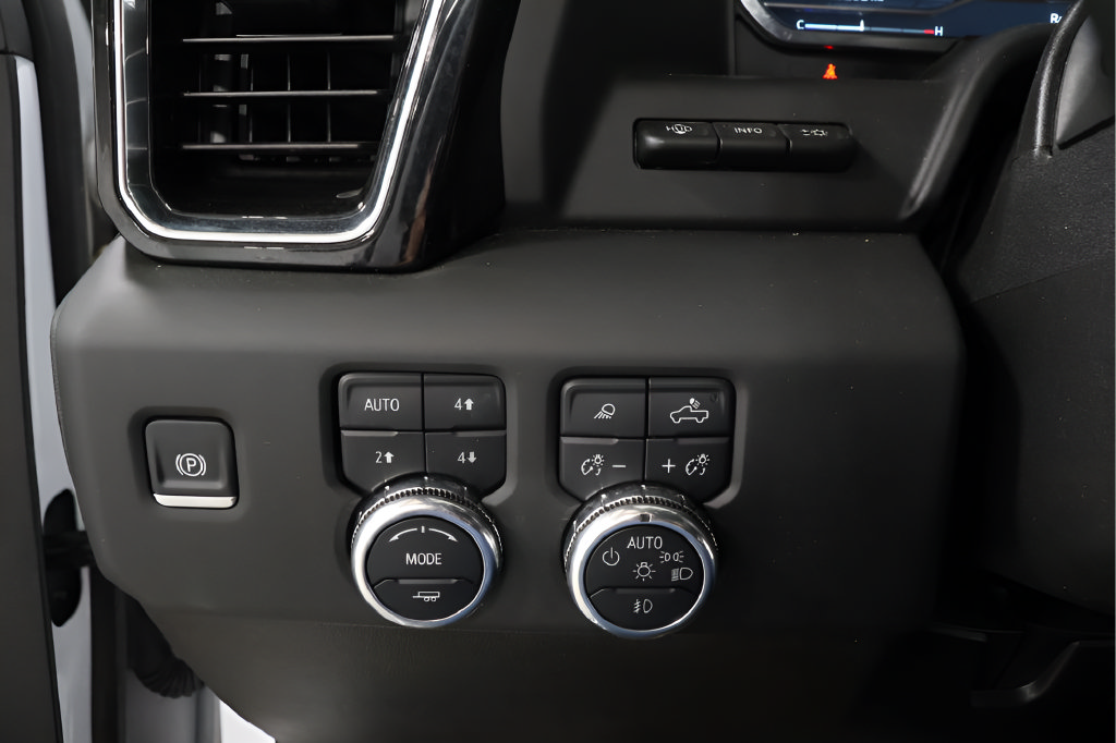 Used 2025 GMC Sierra 2500 Denali w/ Denali Reserve Package AWD/4WD image 18