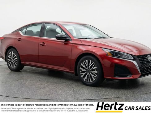 Used 2025 Nissan Altima 2.5 SV FWD image 1